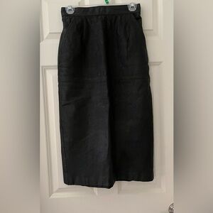 Vintage LA Vogue 100% genuine leather skirt, pockets slightly patterned size 8